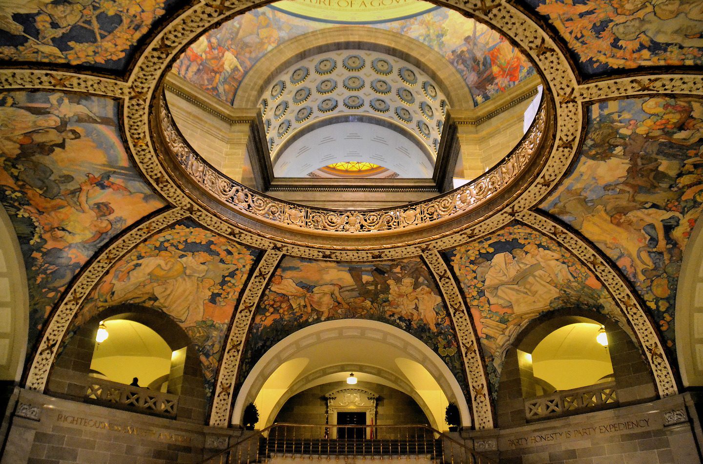 Missouri-Jefferson-City-Missouri-State-Capitol-Rotunda-Dome-1440×950